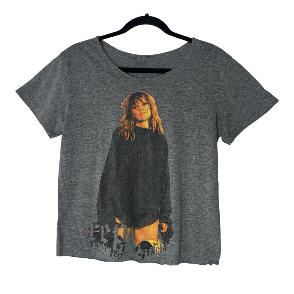 Taylor Swift Reputation Era Grey T-Shirt Women's‎ Medium Its Cut Neck & Length